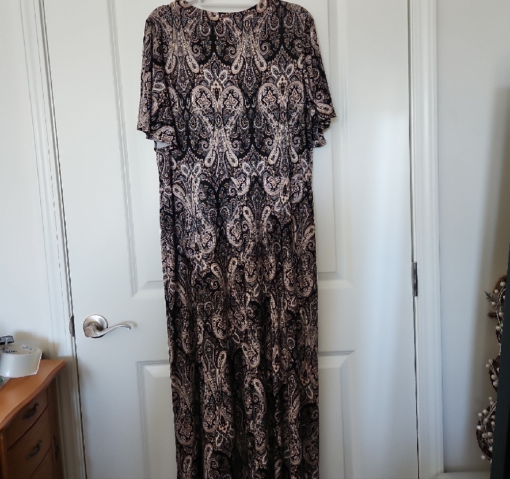 Gilli Black and Cream Paisley Maxi Dress - Picture 5 of 5